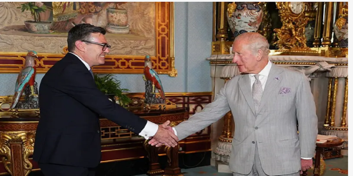 Andy Burnham resmi menjadi Perdana Menteri Inggris yang baru, terhitung mulai Senin (20/7) setelah sebelumnya Keir Starmer secara resmi mengundurkan diri dari jabatan tersebut.