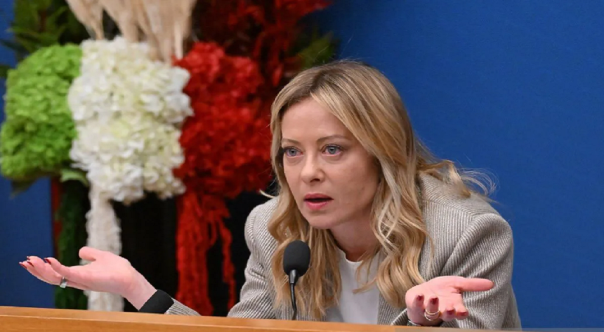 erdana Menteri (PM) Italia Giorgia Meloni mengambil langkah berani ketika menangguhkan sementara sistem pergerakan bebas Schengen untuk jalur laut dan udara dengan Spanyol, serta memberlakukan kembali pemeriksaan perbatasan.