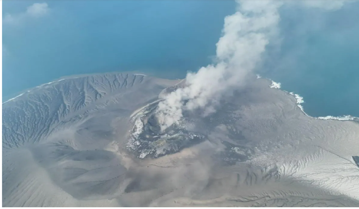 Ternyata abu vulkanik hasil erupsi erupsi Gunung Anak Krakatau (GAK) sangat berbahaya bagi kesehatan, terutama bagi para lansia.