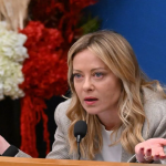 erdana Menteri (PM) Italia Giorgia Meloni mengambil langkah berani ketika menangguhkan sementara sistem pergerakan bebas Schengen untuk jalur laut dan udara dengan Spanyol, serta memberlakukan kembali pemeriksaan perbatasan.